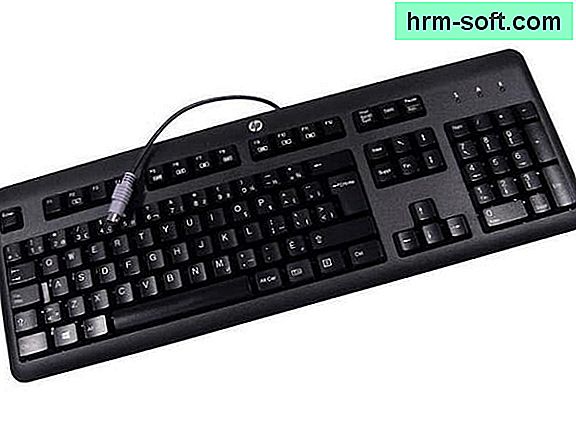Desafortunadamente, su antiguo teclado definitivamente dejó de funcionar y, dado que necesita una computadora, ha procedido inmediatamente a comprar una nueva.