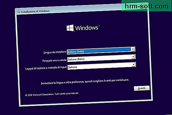 Nemrég rájött, hogy a régi jó Windows 7 lassúvá és kezelhetetlenné vált a számítógépén, ezért szeretné megpróbálni lecserélni egy újabb verzióra, de nem tudja, hogyan tovább? Szeretne létrehozni egy virtuális gépet Windows rendszerrel, annak érdekében, hogy kipróbálhassa a különféle programokat a valódi rendszer bepiszkolása nélkül, de nem tudja, melyik virtualizációs szoftvert használja? Ha ezeket a kérdéseket felteszi magának, tudok választ adni, elmagyarázva, hogyan kell telepíteni a Windows rendszert a számítógépére.